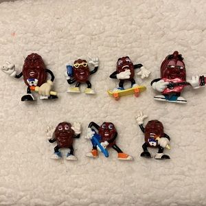 7 Vintage The California Raisins mini figurines